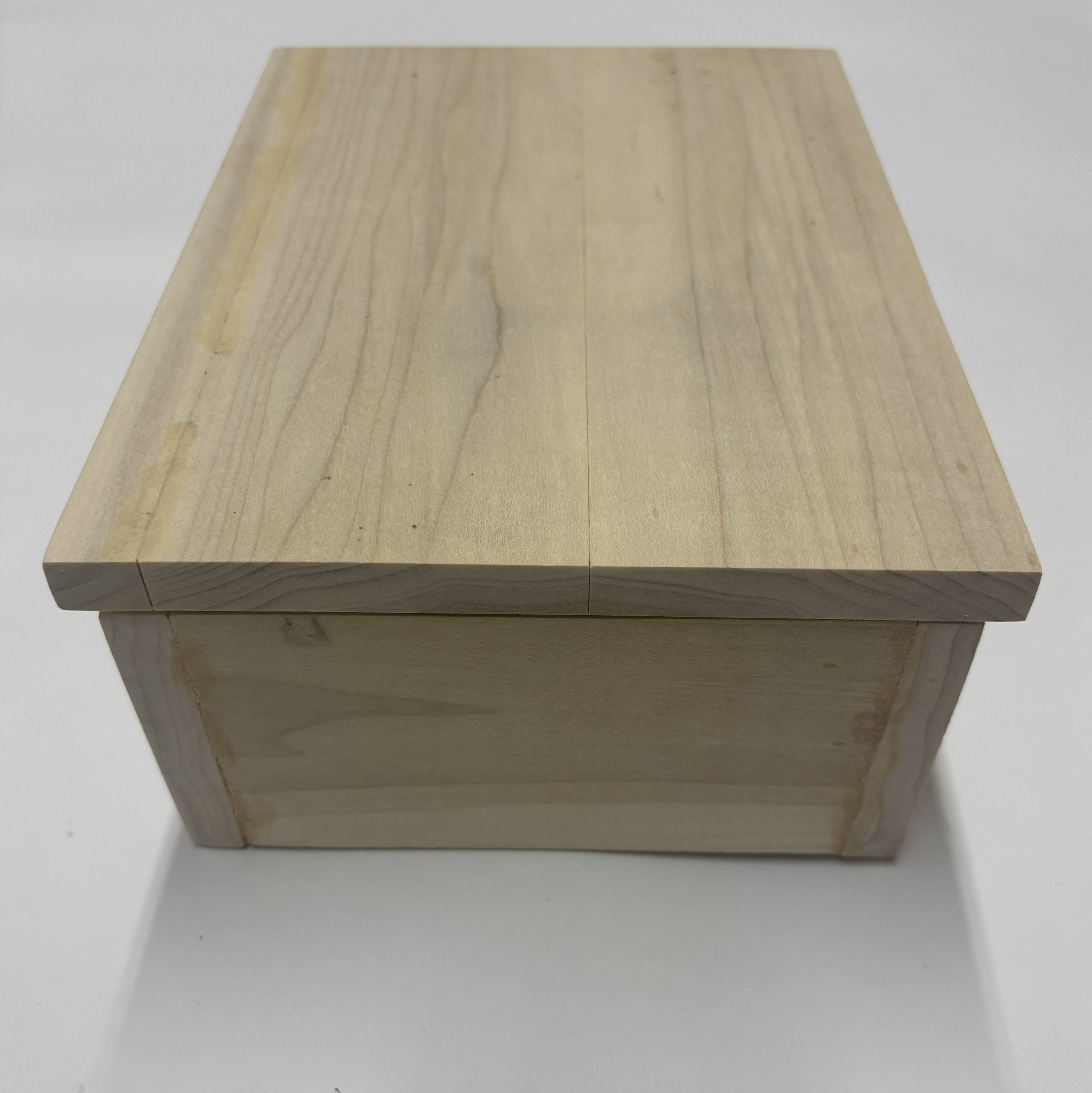 Student woodworking: plain maple/pine box, closed