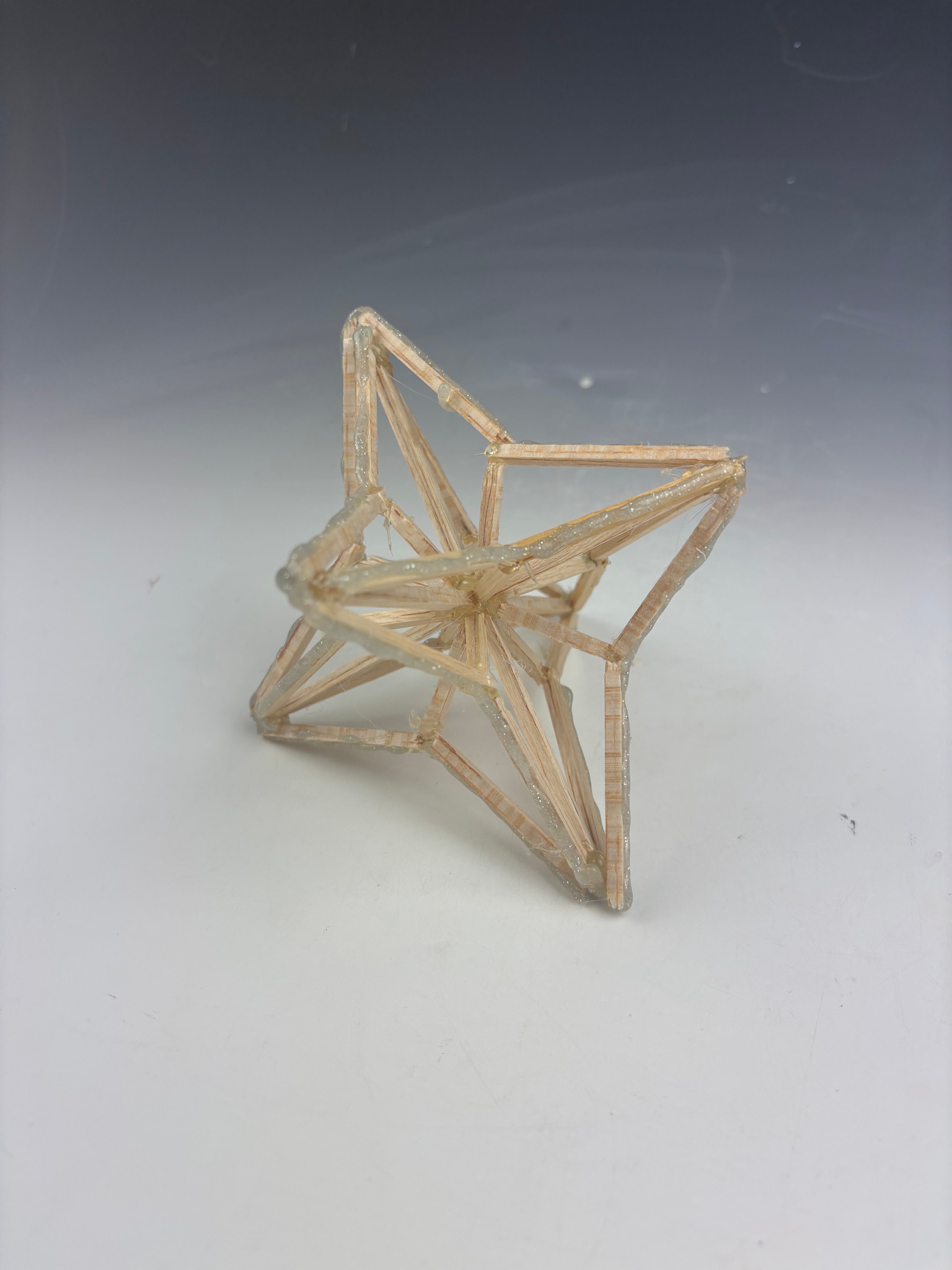 Student 3D: geometric star sculpture, balsa and resin