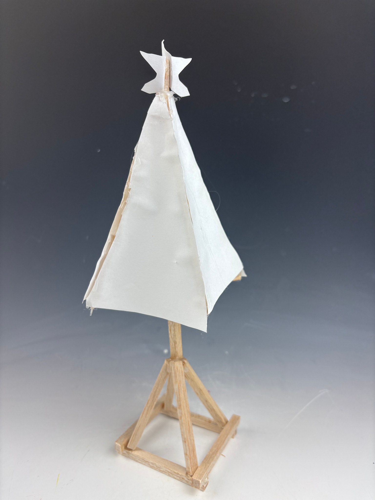 Student 3D: abstract tree sculpture, balsa and paper